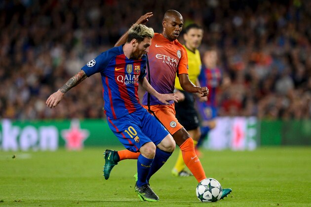 Barcelona's Argentinian forward Lionel Messi (L) vies with Manchester City's Brazilian midfielder Fernandinho during the UEFA Champions League football match FC Barcelona vs Manchester City at the Camp Nou stadium in Barcelona on October 19, 2016. / AFP / JOSEP LAGO        (Photo credit should read JOSEP LAGO/AFP/Getty Images)