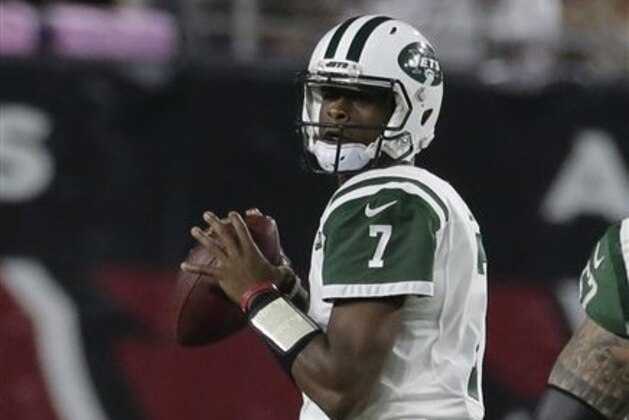 New York Jets quarterback Geno Smith (7) during an NFL football game against the Arizona Cardinals, Monday, Oct. 17, 2016, in Glendale, Ariz. (AP Photo/Rick Scuteri)