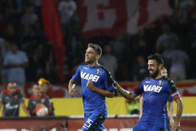 Sassuolo's Domenico Berardi, left, celebrates with Francesco Magnanelli after scoring the first goal of his team during the Europa League play-offs first leg soccer match between Red Star and Sassuolo in Belgrade, Serbia, Thursday, Aug. 25, 2016. (AP Photo/Darko Vojinovic) Sassuolo's Domenico Berardi, left, celebrates with Francesco Magnanelli after scoring the first goal of his team during the Europa League play-offs first leg soccer match between Red Star and Sassuolo in Belgrade, Serbia, Thursday, Aug. 25, 2016. (AP Photo/Darko Vojinovic)
