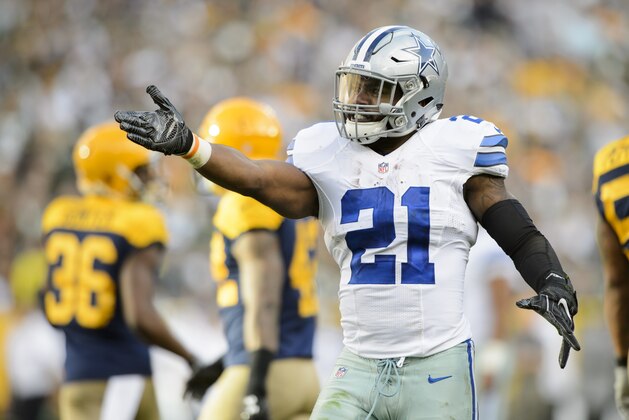 GREEN BAY, WI - OCTOBER 16: Ezekiel Elliott #21 of the Dallas Cowboys celebrates a first down against the Green Bay Packers on October 16, 2016 at Lambeau Field in Green Bay, Wisconsin. The Cowboys defeated the Packers 30-16. (Photo by Hannah Foslien/Getty Images)