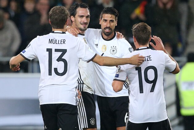 HANOVER, GERMANY - OCTOBER 11: Sami Khedira of Germany celebrates his goal with Mats Hummels (left) and teammates during the FIFA 2018 World Cup Qualifier between Germany and Northern Ireland at HDI-Arena on October 11, 2016 in Hanover, Lower Saxony. (Photo by Jean Catuffe/Getty Images)