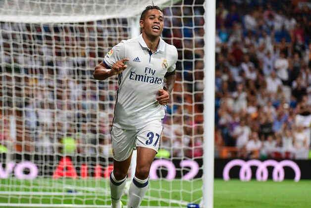 Real Madrid's forward Mariano celebrates after scoring during the Santiago Bernabeu Trophy football match Real Madrid vs Stade de Reims at the Santiago Bernabeu stadium in Madrid on August 16, 2016. / AFP / PIERRE-PHILIPPE MARCOU        (Photo credit should read PIERRE-PHILIPPE MARCOU/AFP/Getty Images)