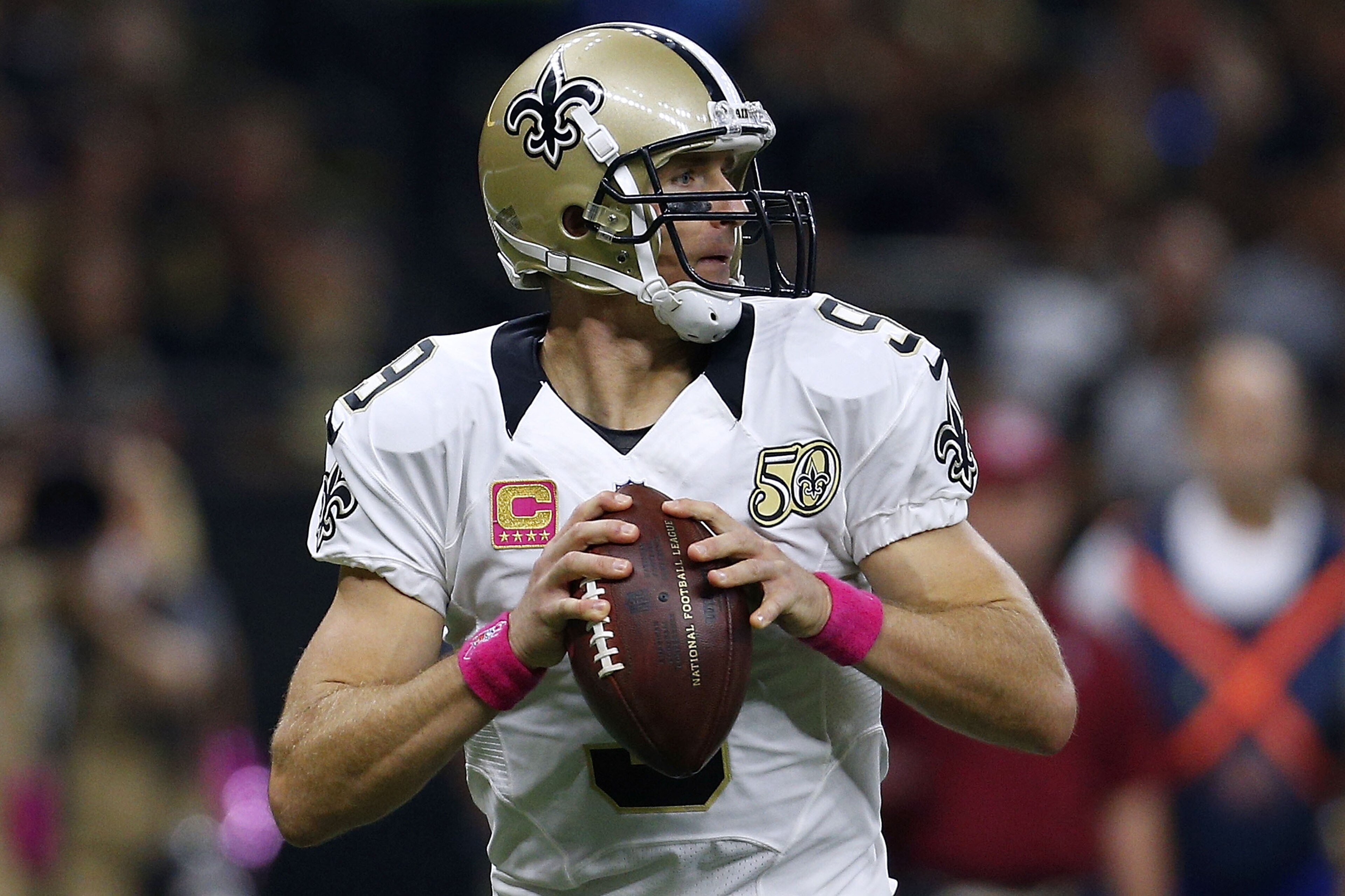 NEW ORLEANS, LA - OCTOBER 16:  Drew Brees #9 of the New Orleans Saints throws the ball during a game against the Carolina Panthers at the Mercedes-Benz Superdome on October 16, 2016 in New Orleans, Louisiana.  (Photo by Jonathan Bachman/Getty Images)