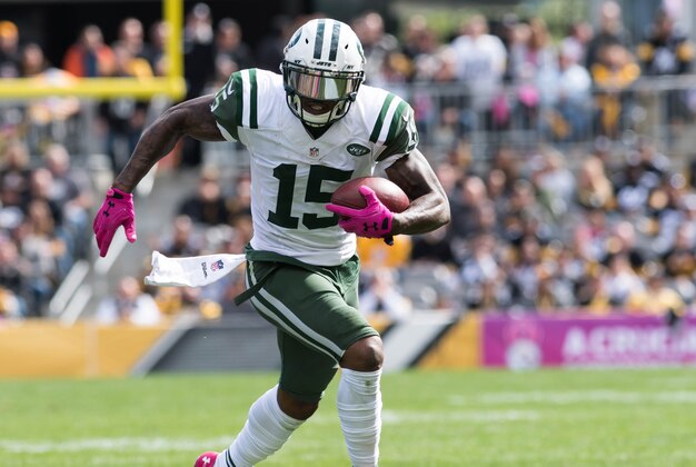 Oct 9, 2016; Pittsburgh, PA, USA; New York Jets wide receiver Brandon Marshall (15) runs after making a catch during the second quarter of a game against the Pittsburgh Steelers at Heinz Field. Pittsburgh won 31-13. Mandatory Credit: Mark Konezny-USA TODAY Sports