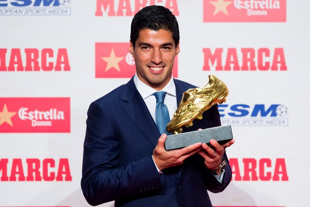 BARCELONA, SPAIN - OCTOBER 20:  Luis Suarez of FC Barcelona poses with the Golden Boot Trophy as the best goal scorer in all European Leagues last season on October 20, 2016 in Barcelona, Spain. Luis Suarez scored 40 goals for FC Barcelona in last season's Spanish La Liga.  (Photo by Alex Caparros/Getty Images)