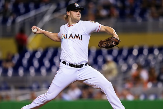MIAMI, FL - SEPTEMBER 23: Andrew Cashner #48 of the Miami Marlins pitches during the game against the Atlanta Braves at Marlins Park on September 23, 2016 in Miami, Florida. (Photo by Rob Foldy/Getty Images)