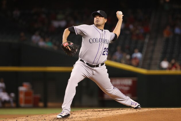 PHOENIX, AZ - SEPTEMBER 13:  Starting pitcher Jorge De La Rosa #29 of the Colorado Rockies pitches against the Arizona Diamondbacks during the first inning of the  MLB game at Chase Field on September 13, 2016 in Phoenix, Arizona.  (Photo by Christian Petersen/Getty Images)