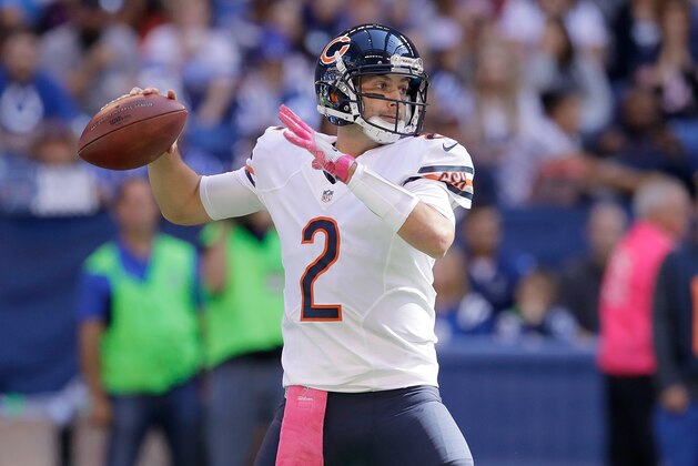 INDIANAPOLIS, IN - OCTOBER 09:  Brian Hoyer #2 of the Chicago Bears passes the ball during third quarter of the game against the Indianapolis Colts at Lucas Oil Stadium on October 9, 2016 in Indianapolis, Indiana.  (Photo by Andy Lyons/Getty Images)