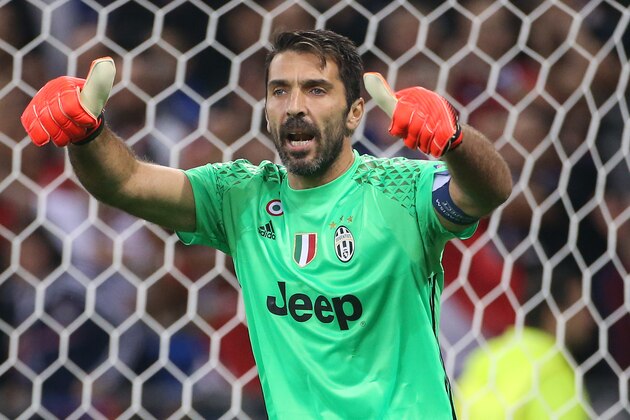LYON, FRANCE - OCTOBER 18: Goalkeeper of Juventus Gianluigi Buffon gestures during the UEFA Champions League match between Olympique Lyonnais (OL) and Juventus Turin at Parc OL stadium on October 18, 2016 in Lyon, France. (Photo by Jean Catuffe/Getty Images)
