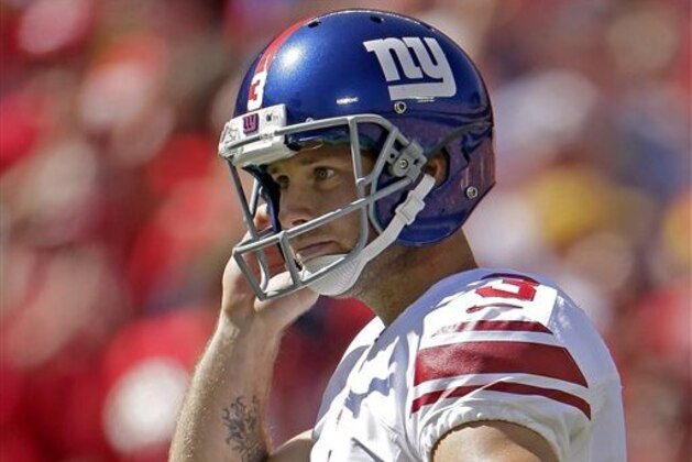 ARCHIVO - En esta foto de archivo del 29 de septiembre de 2013, Josh Brown, pateador de los Giants de Nueva York, reacciona tras fallar un gol de campo en un partido ante los Chiefs de Kansas City (AP Foto/Charlie Riedel, archivo)