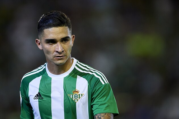 SEVILLE, SPAIN - AUGUST 26:  Felipe Gutierrez of Real Betis Balompie looks on during the match between Real Betis Balompie v RC Deportivo La Coruna as part of La Liga at Estadio Ramon Sanchez Pizjuan on August 26, 2016 in Seville, Spain.  (Photo by Aitor Alcalde Colomer/Getty Images)