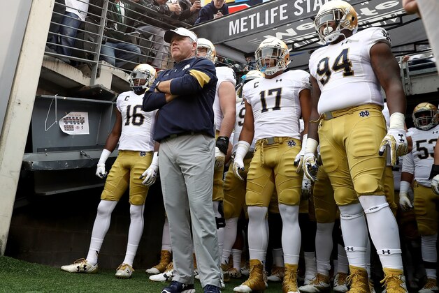 EAST RUTHERFORD, NJ - OCTOBER 01:  Head coach Brian Kelly of the Notre Dame Fighting Irish and his team wait to head on to the field for the start of the game against the Syracuse Orange at MetLife Stadium on October 1, 2016 in East Rutherford, New Jersey.  (Photo by Elsa/Getty Images)