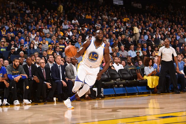 OAKLAND, CA - OCTOBER 4:  Draymond Green #23 of the Golden State Warriors handles the ball against the Los Angeles Clippers during a preseason game on October 4, 2016 at ORACLE Arena in Oakland, California. NOTE TO USER: User expressly acknowledges and agrees that, by downloading and or using this photograph, user is consenting to the terms and conditions of Getty Images License Agreement. Mandatory Copyright Notice: Copyright 2016 NBAE (Photo by Noah Graham/NBAE via Getty Images)
