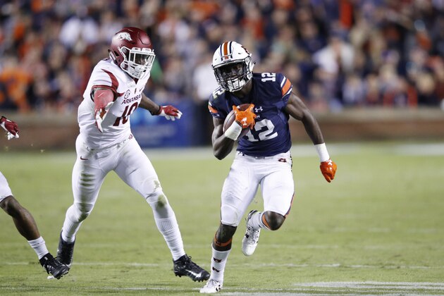 AUBURN, AL - OCTOBER 22: Eli Stove #12 of the Auburn Tigers runs the ball against the Arkansas Razorbacks in the fourth quarter of the game at Jordan-Hare Stadium on October 22, 2016 in Auburn, Alabama. (Photo by Joe Robbins/Getty Images)