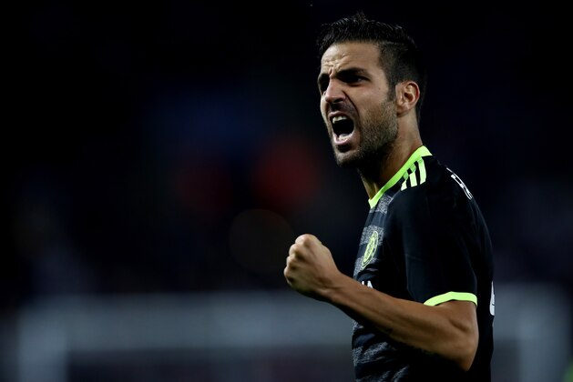 LEICESTER, ENGLAND - SEPTEMBER 20:  Cesc Fabregas of Chelsea celebreates after Cesar Azpilicueta of Chelsea scores his sides second goal during the EFL Cup Third Round match between Leicester City and Chelsea at The King Power Stadium on September 20, 2016 in Leicester, England.  (Photo by Julian Finney/Getty Images)