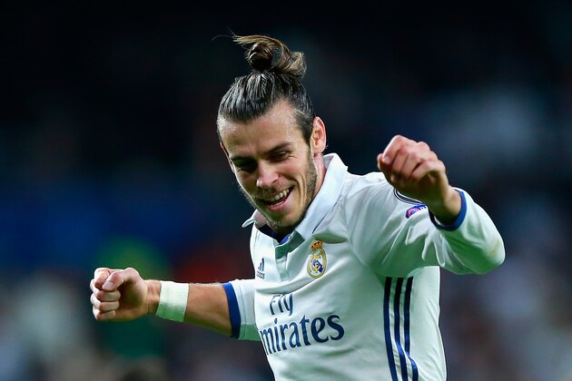 MADRID, SPAIN - OCTOBER 18:  Gareth Bale of Real Madrid celebrates scoring his team's first goal during the UEFA Champions League Group F match between Real Madrid CF and Legia Warszawa at Bernabeu on October 18, 2016 in Madrid, Spain.  (Photo by Gonzalo Arroyo Moreno/Getty Images)