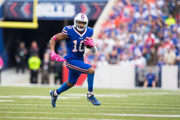 ORCHARD PARK, NY - OCTOBER 16:  Robert Woods #10 of the Buffalo Bills carries the ball during the first half against the San Francisco 49ers on October 16, 2016 at New Era Field in Orchard Park, New York. Buffalo defeats San Francisco 45-16.  (Photo by Brett Carlsen/Getty Images)