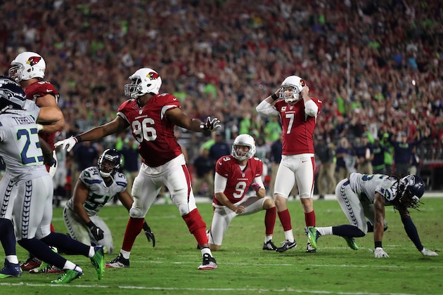 GLENDALE, AZ - OCTOBER 23:  Kicker Chandler Catanzaro #7 of the Arizona Cardinals reacts after hitting the left upright to miss a field goal during overtime of the NFL game against the Seattle Seahawks at the University of Phoenix Stadium on October 23, 2016 in Glendale, Arizona. The Cardinals and Seahawks tied 6-6.  (Photo by Christian Petersen/Getty Images)