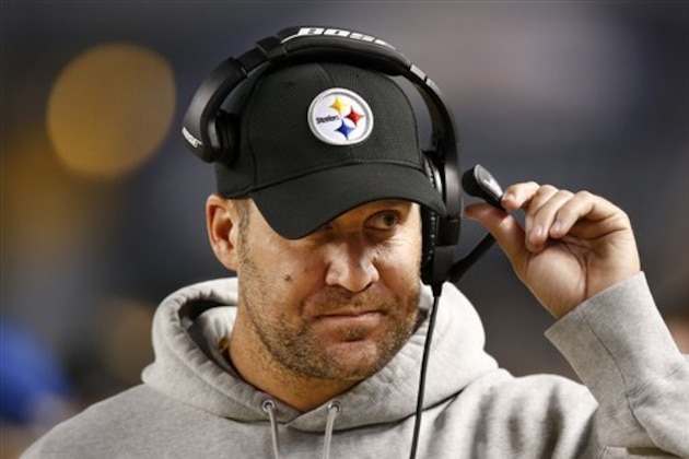 Pittsburgh Steelers quarterback Ben Roethlisberger stands on the sidelines during the second half of an NFL football game against the New England Patriots in Pittsburgh, Sunday, Oct. 23, 2016. (AP Photo/Jared Wickerham)