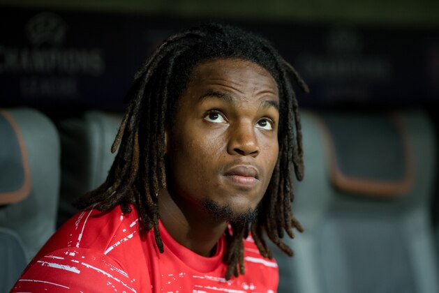 MUNICH, GERMANY - OCTOBER 19:  Renato Sanches of FC Bayern Muenchen looks on prior to the UEFA Champions League group D match between FC Bayern Muenchen and PSV Eindhoven at Allianz Arena on October 19, 2016 in Munich, Bavaria.  (Photo by Boris Streubel/Getty Images)