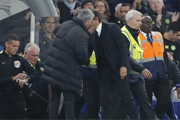 Chelsea’s team manager Antonio Conte, right, and Manchester United’s team manager Jose Mourinho talk after the English Premier League soccer match between Chelsea and Manchester United at Stamford Bridge stadium in London, Sunday, Oct. 23, 2016.(AP Photo/Kirsty Wigglesworth)