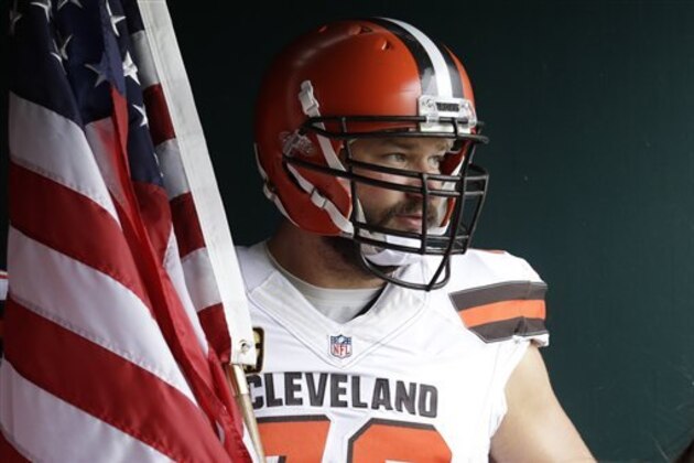 Cleveland Browns' Joe Thomas waits to run onto the field before an NFL football game against the Philadelphia Eagles, Sunday, Sept. 11, 2016, in Philadelphia. (AP Photo/Matt Rourke)