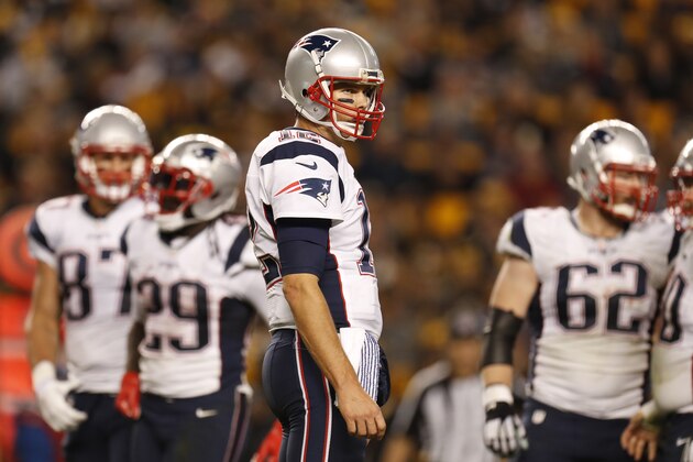 PITTSBURGH, PA - OCTOBER 23:  Tom Brady #12 of the New England Patriots in action during the game against the Pittsburgh Steelers on October 23, 2016 at Heinz Field in Pittsburgh, Pennsylvania.  (Photo by Justin K. Aller/Getty Images)