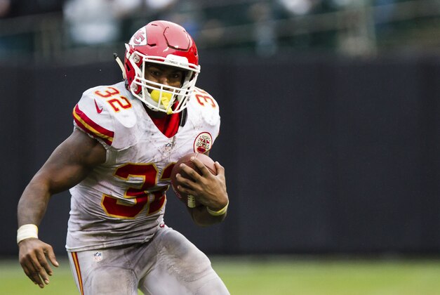 Oct 16, 2016; Oakland, CA, USA; Kansas City Chiefs running back Spencer Ware (32) carries the ball against the Oakland Raiders during the third quarter at Oakland Coliseum. The Kansas City Chiefs defeated the Oakland Raiders 26-10. Mandatory Credit: Kelley L Cox-USA TODAY Sports