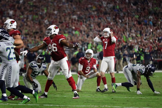 GLENDALE, AZ - OCTOBER 23:  Kicker Chandler Catanzaro #7 of the Arizona Cardinals reacts after hitting the left upright to miss a field goal during overtime of the NFL game against the Seattle Seahawks at the University of Phoenix Stadium on October 23, 2016 in Glendale, Arizona. The Cardinals and Seahawks tied 6-6.  (Photo by Christian Petersen/Getty Images)