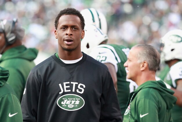 EAST RUTHERFORD, NJ - OCTOBER 23:  Quarterback Geno Smith #7 of the New York Jets looks on from the sidelines after their 24-16 win over the Baltimore Ravens at MetLife Stadium on October 23, 2016 in East Rutherford, New Jersey.  (Photo by Michael Reaves/Getty Images)