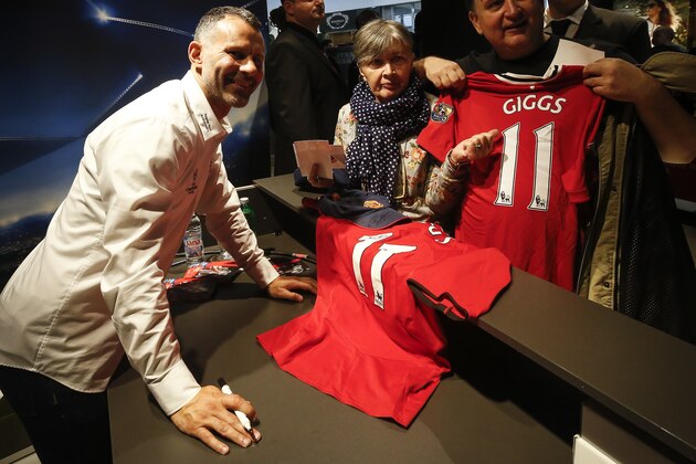 ZAGREB, CROATIA - OCTOBER 21: Fans pose with Ryan Giggs (L) during the UEFA Champions League Trophy Tour - by UniCredit at Super Konzum on October 21, 2016 in Zagreb, Croatia. (Photo by Srdjan Stevanovic/Getty Images)