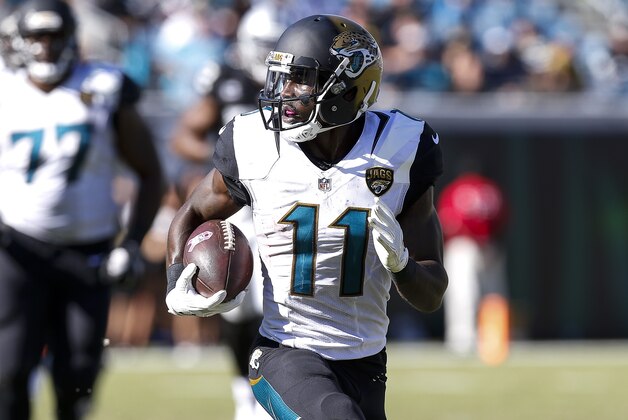 JACKSONVILLE, FL - OCTOBER 23: Wide Receiver Marqise Lee #11 of the Jacksonville Jaguars on a catch and run during the game against the Oakland Raiders at EverBank Field on October 23, 2016 in Jacksonville, Florida. The Raiders defeated the Jaguars 33 to 16. (Photo by Don Juan Moore/Getty Images)