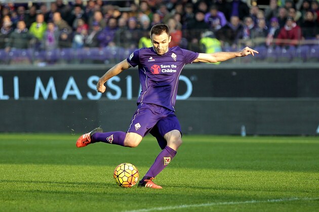 FLORENCE, ITALY - DECEMBER 06: Milan Badelj of ACF Fiorentina scores the opening goal during the Serie A match between ACF Fiorentina and Udinese Calcio at Stadio Artemio Franchi on December 6, 2015 in Florence, Italy.  (Photo by Gabriele Maltinti/Getty Images)