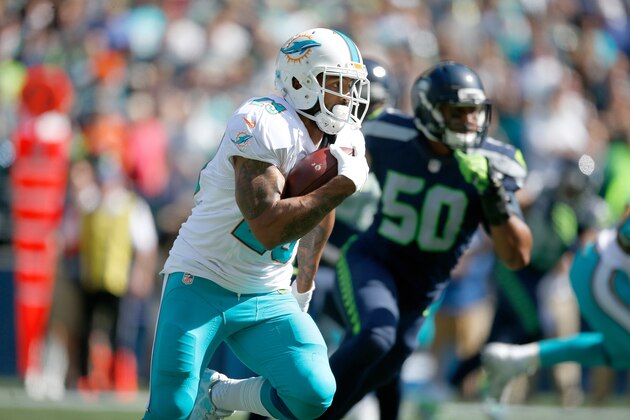 SEATTLE, WA - SEPTEMBER 11:  Running back Arian Foster #29 of the Miami Dolphins rushes against the Seattle Seahawks in the first quarter at CenturyLink Field on September 11, 2016 in Seattle, Washington.  (Photo by Otto Greule Jr/Getty Images)