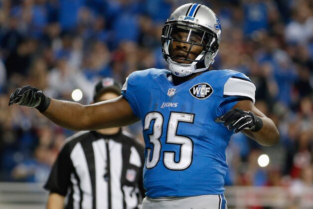 DETROIT, MI - DECEMBER 27: Joique Bell #35 of the Detroit Lions celebrates a second quarter touchdown against the San Francisco 49ers at Ford Field on December 27, 2015 in Detroit, Michigan. (Photo by Gregory Shamus/Getty Images)