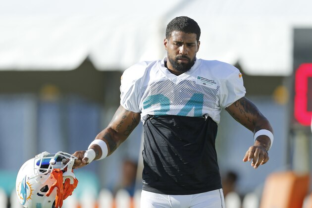 DAVIE, FL - AUGUST 5: Arian Foster #34 of the Miami Dolphins stretches during the teams training camp on August 5, 2016 at the Miami Dolphins training facility in Davie, Florida. (Photo by Joel Auerbach/Getty Images)