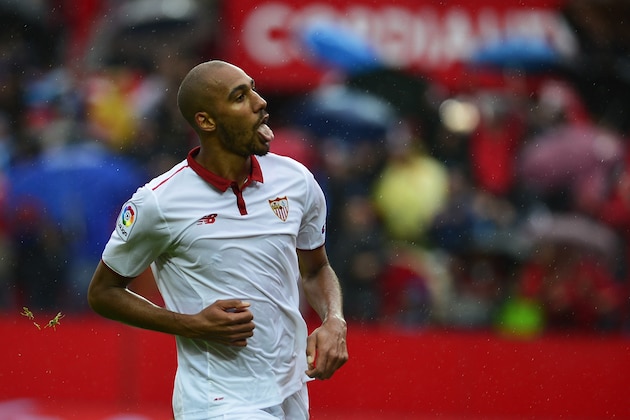Sevilla's French midfielder Steven N'Zonzi celebrates a goal during the Spanish league football match between Sevilla FC and Club Atletico de Madrid at the Ramon Sanchez Pizjuan stadium in Sevilla on October 23, 2016. / AFP / CRISTINA QUICLER        (Photo credit should read CRISTINA QUICLER/AFP/Getty Images)