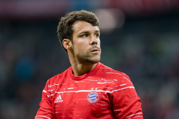 MUNICH, GERMANY - OCTOBER 19:  Juan Bernat of FC Bayern Muenchen looks on prior to the UEFA Champions League group D match between FC Bayern Muenchen and PSV Eindhoven at Allianz Arena on October 19, 2016 in Munich, Bavaria.  (Photo by Boris Streubel/Getty Images)