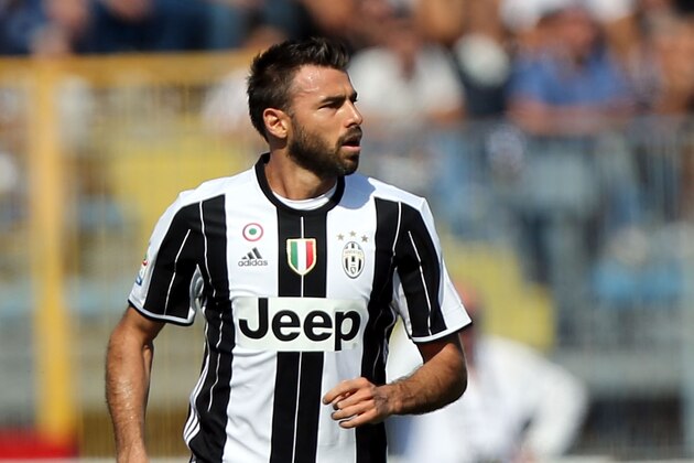 EMPOLI, ITALY - OCTOBER 02: Andrea Barzagli of Juventus FC in action during the Serie A match between Empoli FC and Juventus FC at Stadio Carlo Castellani on October 2, 2016 in Empoli, Italy.  (Photo by Gabriele Maltinti/Getty Images)