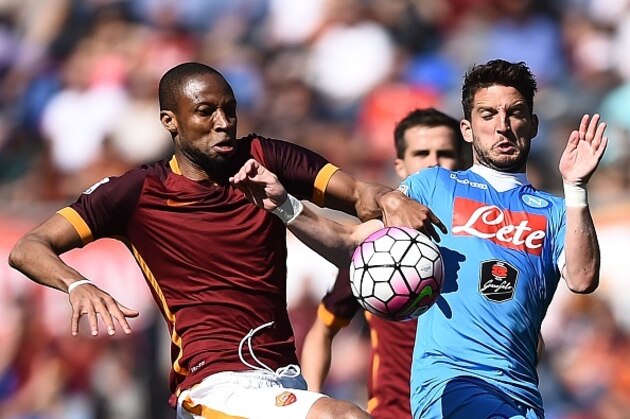 Napoli's forward from Belgium Dries Mertens (R) vies with Roma's defender from Germany Antonio Rudiger during the Italian Serie A football match AS Roma vs Napoli on April 25, 2016 at the Olympic Stadium in Rome. AFP PHOTO / FILIPPO MONTEFORTE / AFP / FILIPPO MONTEFORTE        (Photo credit should read FILIPPO MONTEFORTE/AFP/Getty Images)
