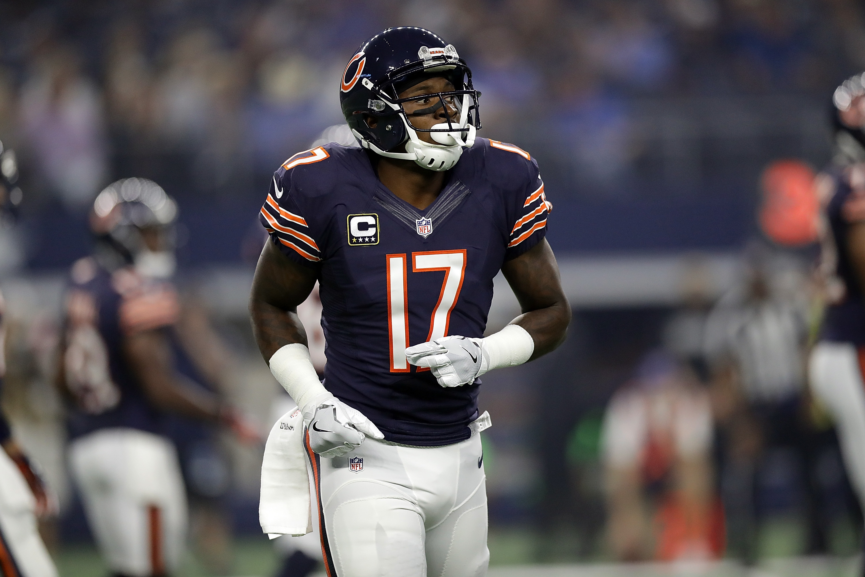 ARLINGTON, TX - SEPTEMBER 25:  Alshon Jeffery #17 of the Chicago Bears at AT&T Stadium on September 25, 2016 in Arlington, Texas.  (Photo by Ronald Martinez/Getty Images)
