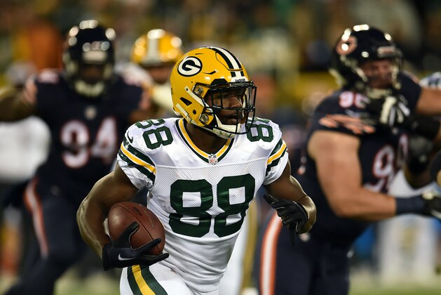GREENBAY, WI - OCTOBER 20: Wide receiver Ty Montgomery #88 of the Green Bay Packers carries the ball against the Chicago Bears in the first quarter at Lambeau Field on October 20, 2016 in Green Bay, Wisconsin. (Photo by Stacy Revere/Getty Images)