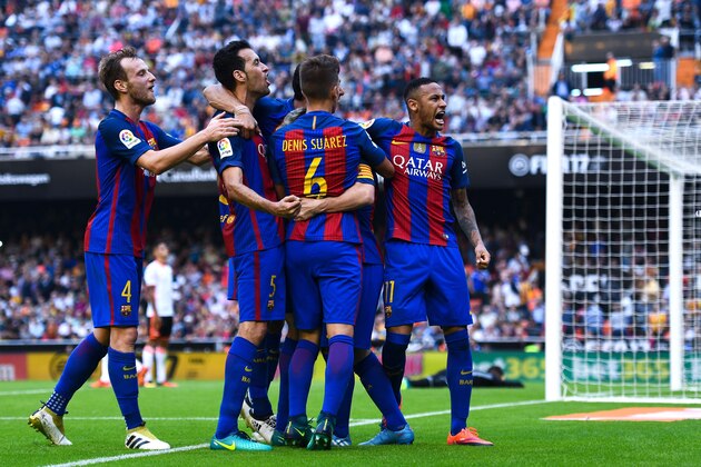 VALENCIA, SPAIN - OCTOBER 22:  FC Barcelona celebrates after Lionel Messi of FC Barcelona scored his team's third goal from the penalty spot during the La Liga match between Valencia CF and FC Barcelona at Mestalla stadium on October 22, 2016 in Valencia, Spain.  (Photo by David Ramos/Getty Images)
