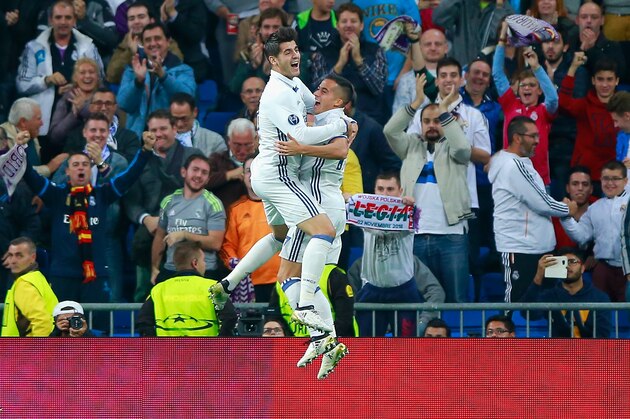 MADRID, SPAIN - OCTOBER 18:  Lucas Vazquez (R) of Real Madrid celebrates scoring his team's fourth goal with his team mate Alvaro Morata (L) during the UEFA Champions League Group F match between Real Madrid CF and Legia Warszawa at Bernabeu on October 18, 2016 in Madrid, Spain.  (Photo by Gonzalo Arroyo Moreno/Getty Images)