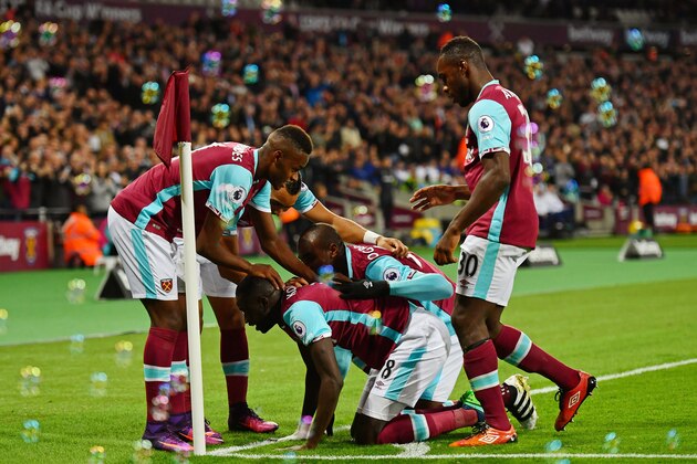 LONDON, ENGLAND - OCTOBER 26:  Cheikhou Kouyate of West Ham United (R) celebrates scoring his sides first goal with his West Ham United team matesduring the EFL Cup fourth round match between West Ham United and Chelsea at The London Stadium on October 26, 2016 in London, England.  (Photo by Dan Mullan/Getty Images)