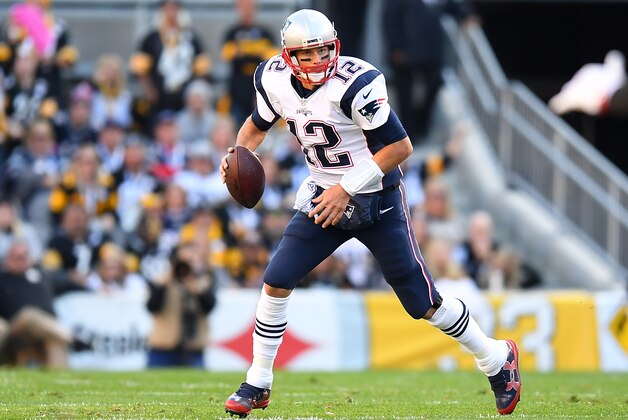 PITTSBURGH, PA - OCTOBER 23:  Tom Brady #12 of the New England Patriots in action during the game against the Pittsburgh Steelers at Heinz Field on October 23, 2016 in Pittsburgh, Pennsylvania. (Photo by Joe Sargent/Getty Images) *** Local Caption ***