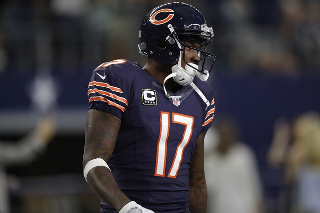 ARLINGTON, TX - SEPTEMBER 25:  Alshon Jeffery #17 of the Chicago Bears at AT&T Stadium on September 25, 2016 in Arlington, Texas.  (Photo by Ronald Martinez/Getty Images)