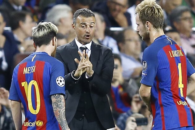 (l-r) Lionel Messi of FC Barcelona, Luis Enrique Martinez of FC Barcelona, Ivan Rakitic of FC Barcelonaduring the UEFA Champions League group C match between FC Barcelona and Manchester City on October 19, 2016 at the Camp Nou stadium in Barcelona, Spain.(Photo by VI Images via Getty Images)