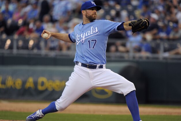 KANSAS CITY, MO - JUNE 26:  Wade Davis #17 of the Kansas City Royals throws in the ninth inning against the Houston Astros at Kauffman Stadium on June 26, 2016 in Kansas City, Missouri. (Photo by Ed Zurga/Getty Images)