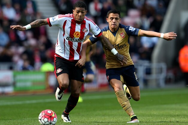 SUNDERLAND, ENGLAND - APRIL 24:  Patrick van Aanholt of Sunderland and Alexis Sanchez of Arsenal battle for the ball during the Barclays Premier League match between Sunderland and Arsenal at the Stadium of Light on April 24, 2016 in Sunderland, United Kingdom.  (Photo by Jan Kruger/Getty Images)
